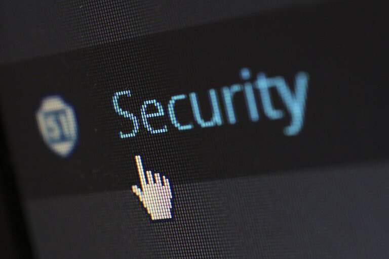 Ein Bild mit dem Schriftzug "Security" in kräftigen Buchstaben, das die zentrale Bedeutung von Cybersicherheit in einer digitalisierten Welt unterstreicht. Der Schriftzug repräsentiert die Sicherheitstests und Dienstleistungen von "Technik ist Handwerk", einem zuverlässigen Partner im Kampf gegen Cyber-Risiken.